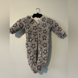 Baby Size 6-9 Months Gray Star Patterned Fleece Baby